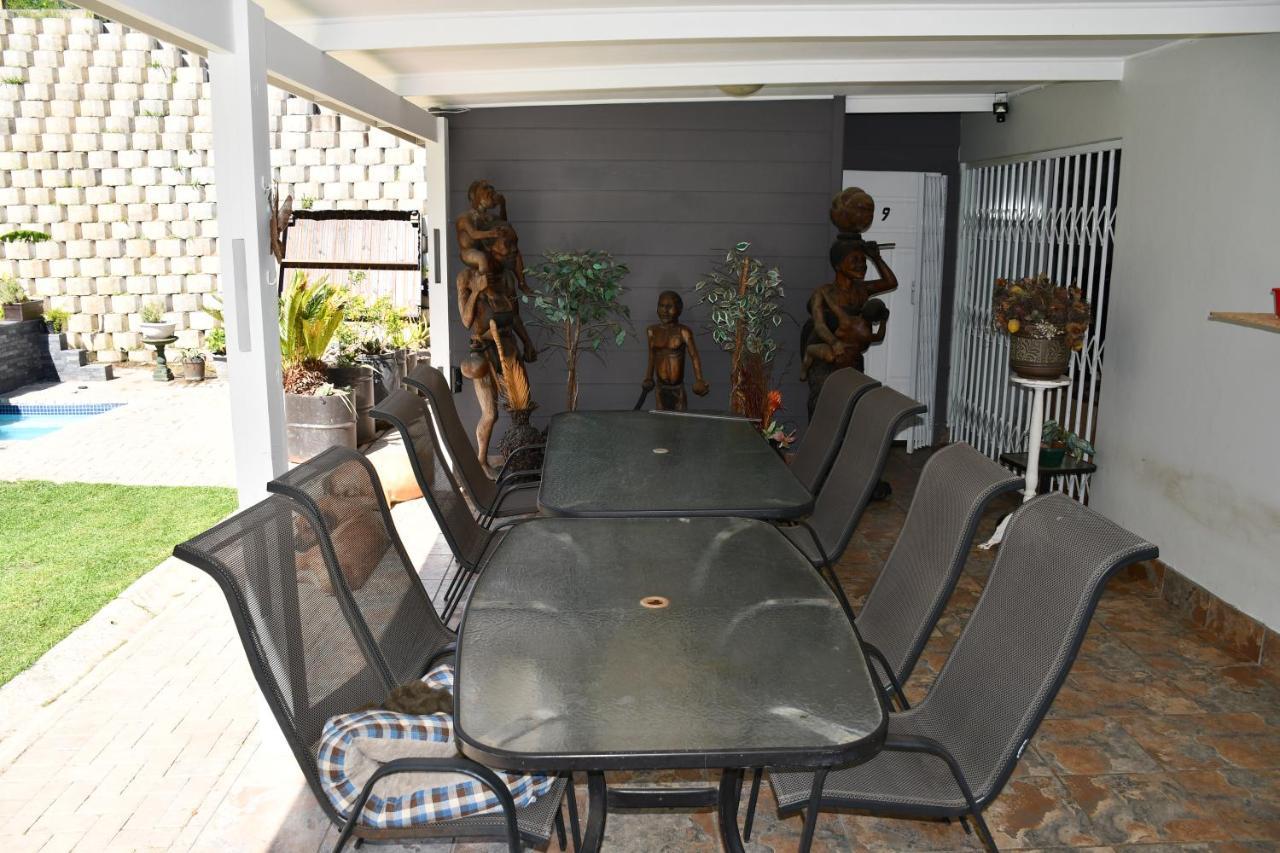 Friendz Guesthouse Knysna Exterior foto