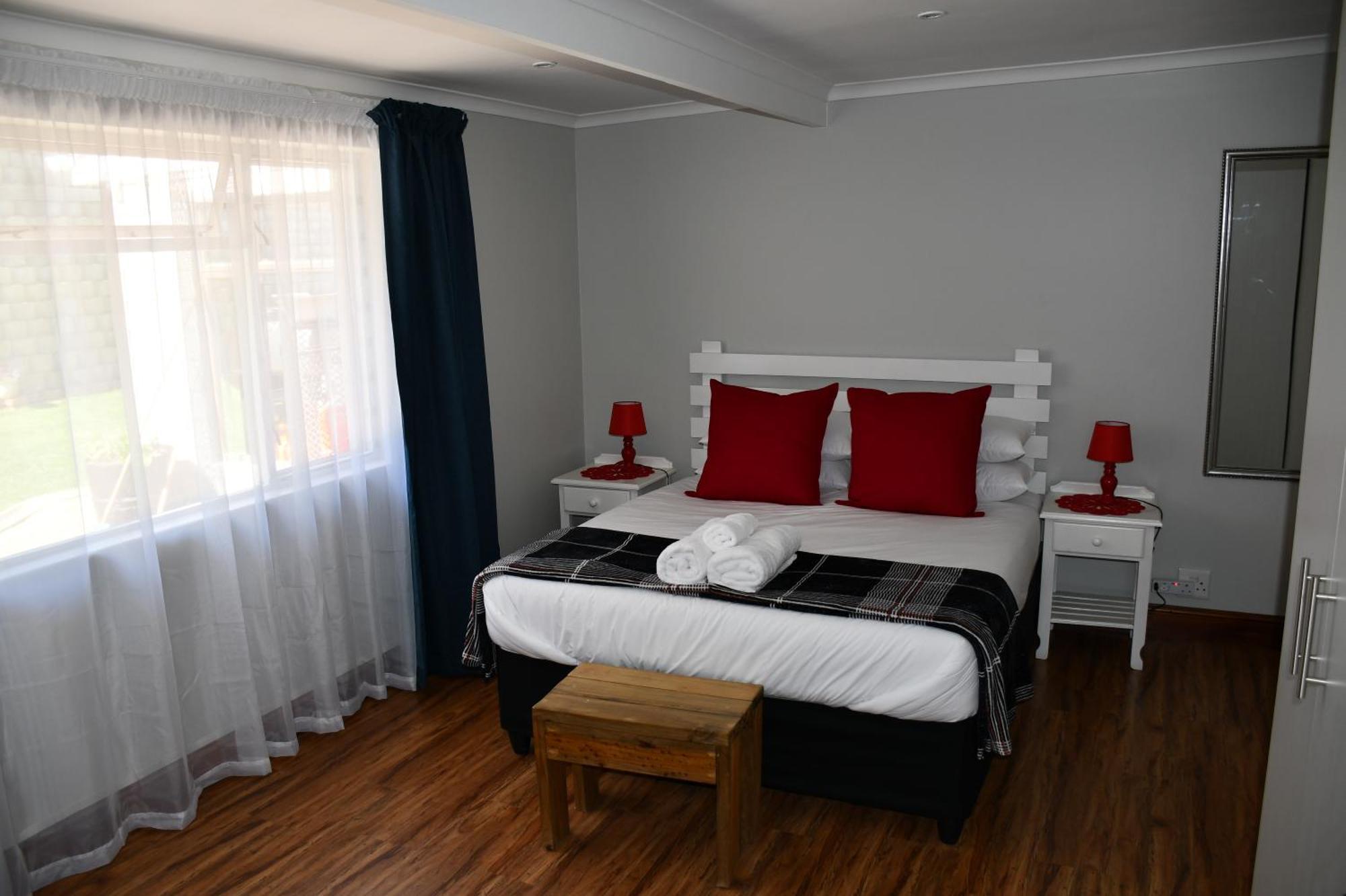 Friendz Guesthouse Knysna Zimmer foto